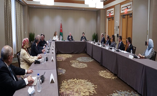 الملك يؤكد أهمية دور المنظمات العربية في الولايات المتحدة في تعزيز العلاقات العربية الأمريكية الملك يؤكد أهمية دور المنظمات العربية في الولايات المتحدة في تعزيز العلاقات العربية الأمريكية