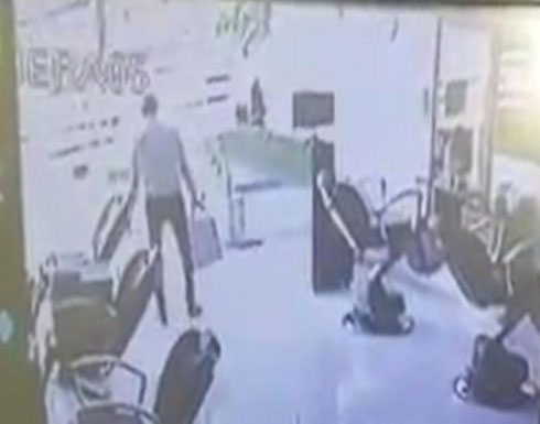 فيديو للص "سيئ الحظ".. سرق محلا بمصر وسقط جثة عند بابه فيديو للص "سيئ الحظ".. سرق محلا بمصر وسقط جثة عند بابه