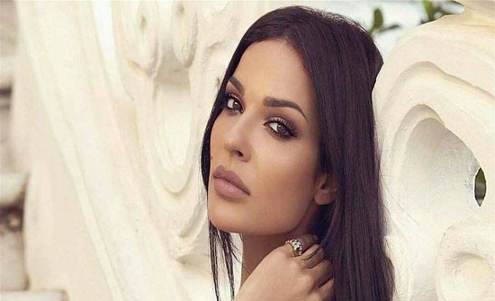 بفستان ناعم.. نادين نسيب نجيم تفاجئ متابعيها بإطلالة ساحرة بفستان ناعم.. نادين نسيب نجيم تفاجئ متابعيها بإطلالة ساحرة