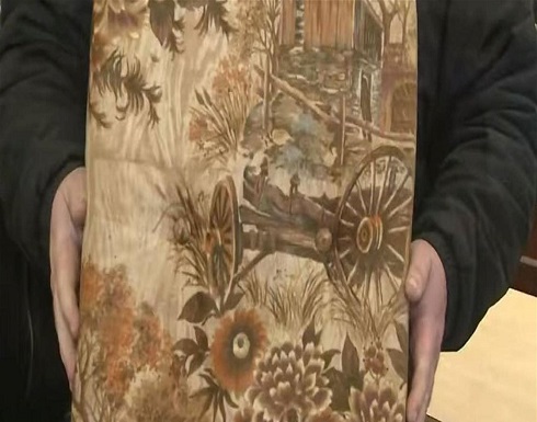 عثر على 40 ألف دولار داخل وسادة.. ثم قام بـ"أمر غير متوقع" عثر على 40 ألف دولار داخل وسادة.. ثم قام بـ"أمر غير متوقع"