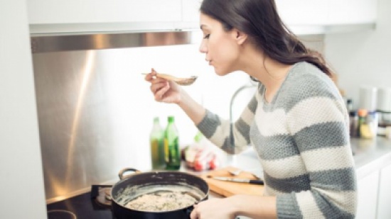 5 أخطاء شائعة في الطهي عليك تجنبها فوراً 5 أخطاء شائعة في الطهي عليك تجنبها فوراً