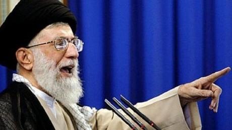 خامنئي يتوعد بالرد على أي “خطوة خاطئة” من أمريكا حيال الإتفاق النووي خامنئي يتوعد بالرد على أي “خطوة خاطئة” من أمريكا حيال الإتفاق النووي