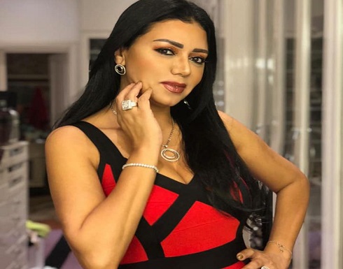 مذيع حلقة رانيا يوسف بعد مطالبتها بمعاقبته: "اتبسطت بالسؤال" مذيع حلقة رانيا يوسف بعد مطالبتها بمعاقبته: "اتبسطت بالسؤال"