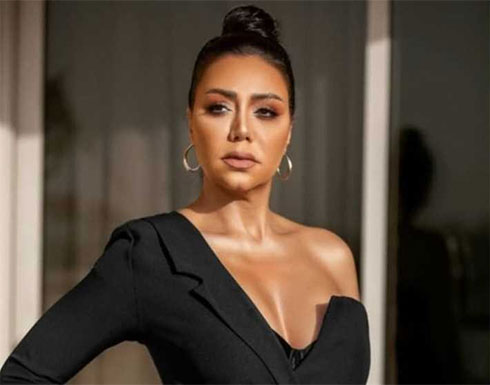 بالفيديو : رانيا يوسف تعلق على تحول فستانها المكشوف لتريند: والله ما أعرف بالفيديو : رانيا يوسف تعلق على تحول فستانها المكشوف لتريند: والله ما أعرف