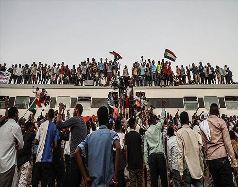 شاهد : آلاف المحتجين السودانيين بـ"ود مدني" يدعون لرحيل الحكومة