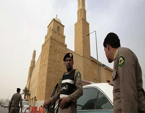 اعتقال سعودي قرأ القرآن بصوت عال في مكان مختلط .. بالفيديو اعتقال سعودي قرأ القرآن بصوت عال في مكان مختلط .. بالفيديو