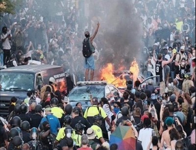 هل تُسقط الاحتجاجات ترامب من على عرش البيت الأبيض؟ هل تُسقط الاحتجاجات ترامب من على عرش البيت الأبيض؟