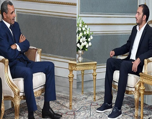 "ما هكذا نجلس".. صور لضيوف رئيس تونس تثير جدلاً "ما هكذا نجلس".. صور لضيوف رئيس تونس تثير جدلاً
