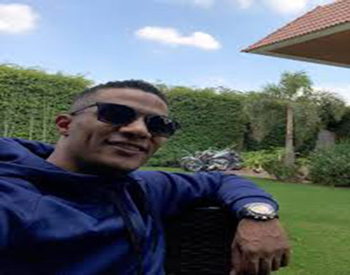محمد رمضان يحتضن زوجته ويتغزل بها.. شاهدي! محمد رمضان يحتضن زوجته ويتغزل بها.. شاهدي!