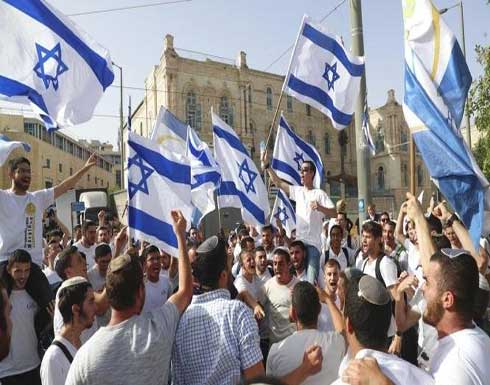 مستوطنون ينظمون مسيرة بالأعلام في باب العامود بالقدس المحتلة .. بالفيديو مستوطنون ينظمون مسيرة بالأعلام في باب العامود بالقدس المحتلة .. بالفيديو