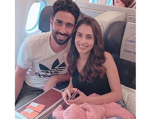 شاهد : كارمن سلیمان وزوجھا في المسبح شاهد : كارمن سلیمان وزوجھا في المسبح