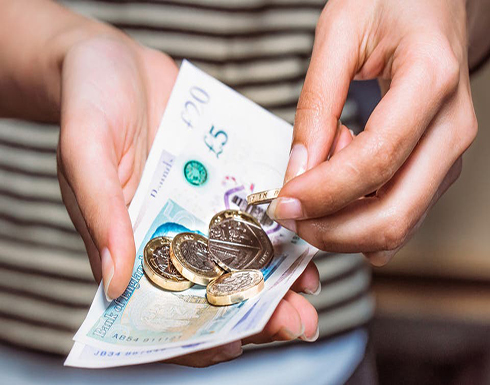 الإسترليني يكسب مع خسارة "جونسون" للأغلبية الإسترليني يكسب مع خسارة "جونسون" للأغلبية