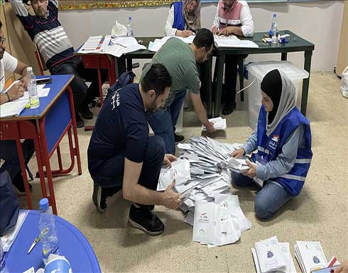 بيروت.. الكهرباء مقطوعة والفرز متواصل في مركز اقتراع