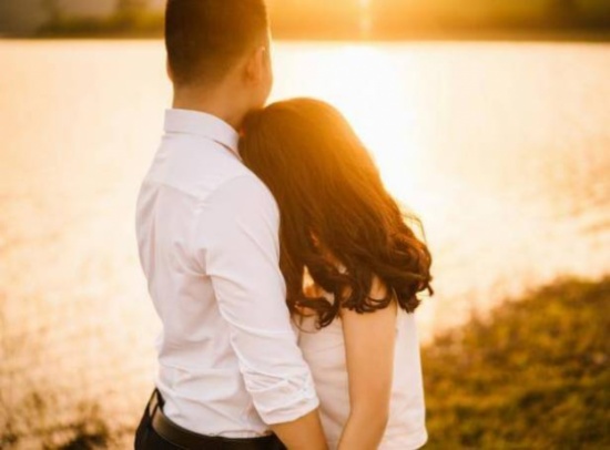 لماذا يحب الرجل المرأة القصيرة؟ لماذا يحب الرجل المرأة القصيرة؟