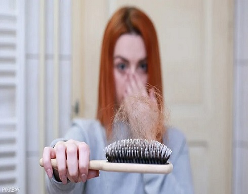تساقط الشعر لدى النساء مؤشر لأمراض بعضها خطير