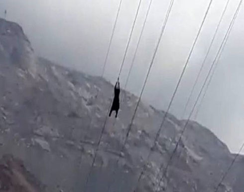 فتاة معلقة تثير فضول السعوديين (فيديو) فتاة معلقة تثير فضول السعوديين (فيديو)