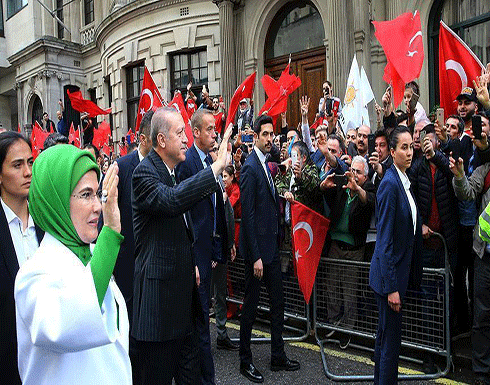 بهتاف "الوطن يفخر بك".. أتراك يرحبون بأردوغان في لندن بهتاف "الوطن يفخر بك".. أتراك يرحبون بأردوغان في لندن