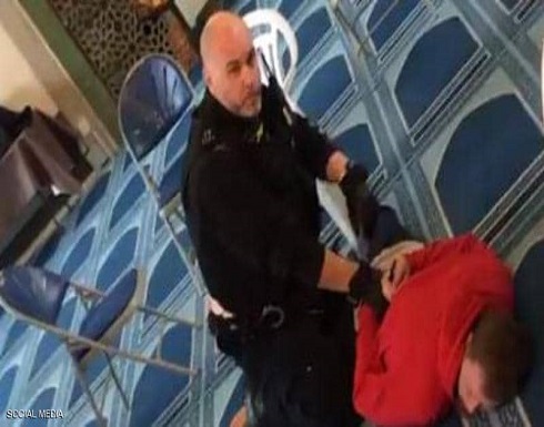 فيديو.. لحظة اعتقال المنفذ المحتمل لحادث الطعن في مسجد لندن فيديو.. لحظة اعتقال المنفذ المحتمل لحادث الطعن في مسجد لندن