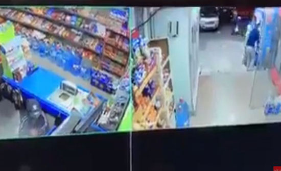 بالصور : القبض على الأحداث الثلاثة الذين سرقوا محلا والتقطتهم الكاميرا بالصور : القبض على الأحداث الثلاثة الذين سرقوا محلا والتقطتهم الكاميرا