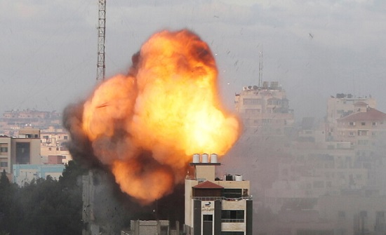 الجيش الإسرائيلي: 52 مقاتلة نفذت 120 غارة على مواقع في قطاع غزة خلال 25 دقيقة الجيش الإسرائيلي: 52 مقاتلة نفذت 120 غارة على مواقع في قطاع غزة خلال 25 دقيقة