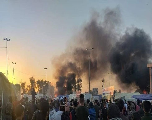 بالفيديو : أنصار مقتدى الصدر يهاجمون المتظاهرين في النجف بالفيديو : أنصار مقتدى الصدر يهاجمون المتظاهرين في النجف