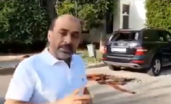 بالفيديو : تحطيم مركبة أردني في لبنان وسرقة أوراقه الثبوتية بالفيديو : تحطيم مركبة أردني في لبنان وسرقة أوراقه الثبوتية