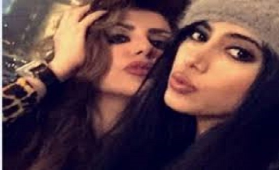 فنانة خليجية شهيرة تظهر بشكل صادم: تحبون الشاذات فنانة خليجية شهيرة تظهر بشكل صادم: تحبون الشاذات