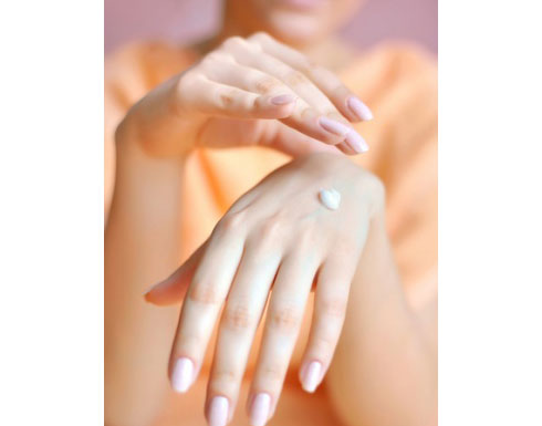 هل يُمكنني إستعمال نفس مرطب اليدين للوجه؟