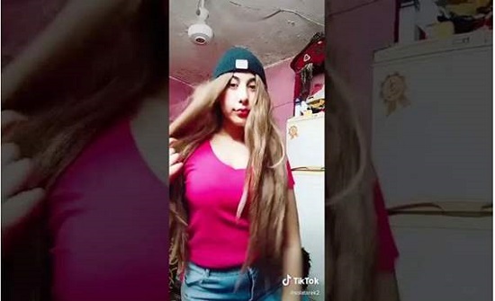 في بث مباشر… فتاة التيك توك ” منة عبد العزيز ” تحاول الانتحار بقطع شرايينها في بث مباشر… فتاة التيك توك ” منة عبد العزيز ” تحاول الانتحار بقطع شرايينها