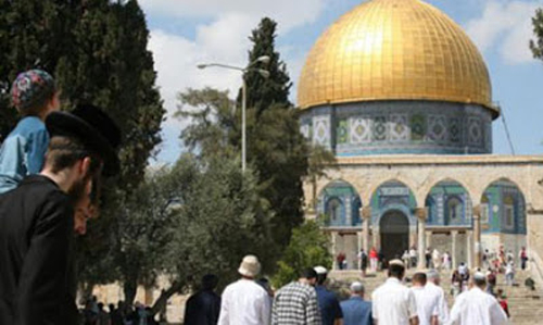 70 ألفاً أدوا صلاة الجمعة الأولى من شهر رمضان بالمسجد بالأقصى 70 ألفاً أدوا صلاة الجمعة الأولى من شهر رمضان بالمسجد بالأقصى