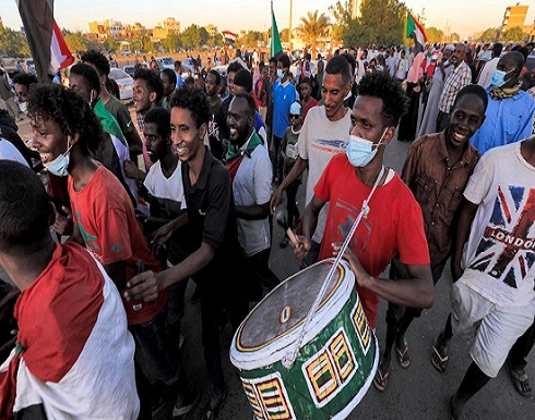تظاهرات أمام القصر الرئاسي بالخرطوم..والشرطة تطلق الغاز تظاهرات أمام القصر الرئاسي بالخرطوم..والشرطة تطلق الغاز