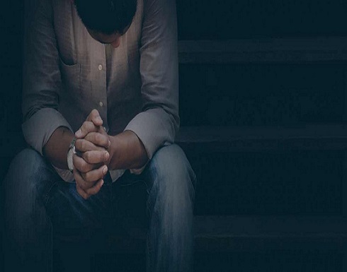 في دولة عربية .. سيدة تخدش حياء وافد بـ «حضن» وتسلب منه مبلغ مالي كبير في دولة عربية .. سيدة تخدش حياء وافد بـ «حضن» وتسلب منه مبلغ مالي كبير