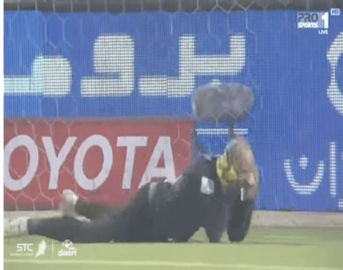 بالفيديو.. ردة فعل غريبة من حارس نادي الباطن بعد استقباله هدف النصر في مرماه! بالفيديو.. ردة فعل غريبة من حارس نادي الباطن بعد استقباله هدف النصر في مرماه!