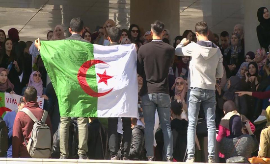 تظاهرات جديدة للطلاب وسط العاصمة رافضة لترشح بوتفليقة تظاهرات جديدة للطلاب وسط العاصمة رافضة لترشح بوتفليقة