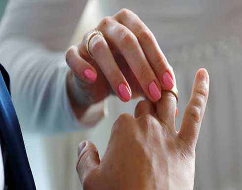 كانت تراسله خلال محاكمته.. أمريكية تتزوج قاتل شقيقها بعد قضائه 40 عاما داخل السجن كانت تراسله خلال محاكمته.. أمريكية تتزوج قاتل شقيقها بعد قضائه 40 عاما داخل السجن
