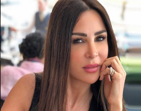 شاهد.. نيللي مقدسي بإطلالة جذابة من داخل سيارتها شاهد.. نيللي مقدسي بإطلالة جذابة من داخل سيارتها