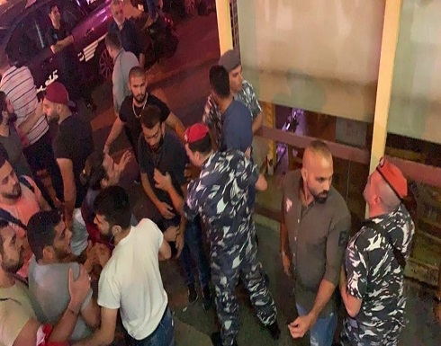 لبنان .. المتظاهرين يهاجمون مطعم كباب في بيروت للأكل مجانا - فيديو لبنان .. المتظاهرين يهاجمون مطعم كباب في بيروت للأكل مجانا - فيديو