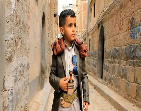 فيديو : ملحن لبناني شهير يتبنى الطفل اليمني “بائع الماء” وينتج له أغنية فيديو : ملحن لبناني شهير يتبنى الطفل اليمني “بائع الماء” وينتج له أغنية