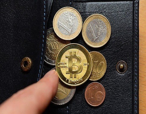 بعد أداء متذبذب .. "بيتكوين" تنخفض 3% بعد أداء متذبذب .. "بيتكوين" تنخفض 3%
