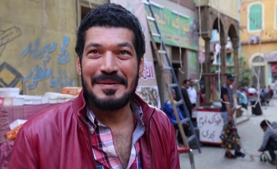 فنان مصري شهير يعلن تبرعه بجميع ممتلكاته للجيش المصري فنان مصري شهير يعلن تبرعه بجميع ممتلكاته للجيش المصري
