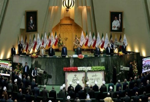 البرلمان الإيراني يعقد جلسة مغلقة حول استفتاء كردستان بحضور وزير الخارجية البرلمان الإيراني يعقد جلسة مغلقة حول استفتاء كردستان بحضور وزير الخارجية