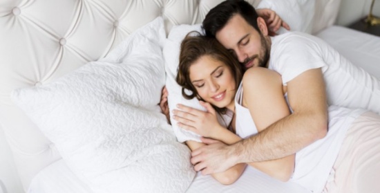 كيف يؤثر النوم الكافي على سعادتك الزوجية؟ كيف يؤثر النوم الكافي على سعادتك الزوجية؟