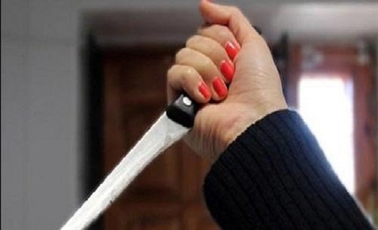 تونسية تذبح طفليها وتنهي حياتها بسبب خلافات مع زوجها تونسية تذبح طفليها وتنهي حياتها بسبب خلافات مع زوجها