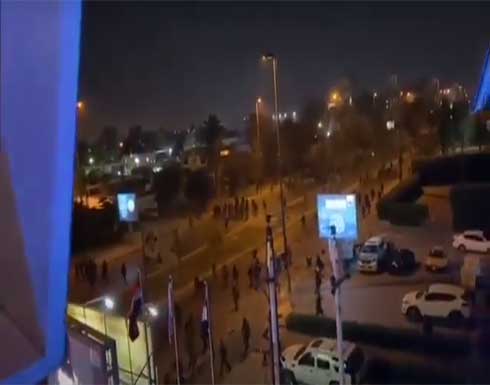 شاهد : صدامات بين عناصر الحشد الشعبي والقوات الأمنية في بغداد شاهد : صدامات بين عناصر الحشد الشعبي والقوات الأمنية في بغداد