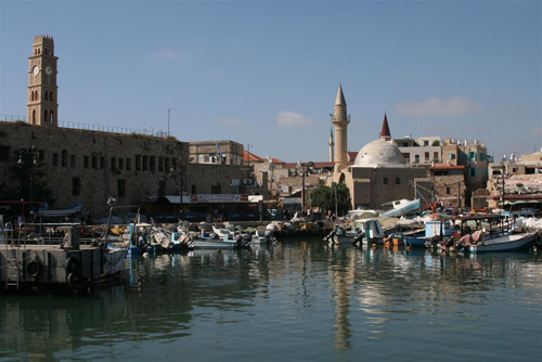 صاروخ قديم يعلق في شباك صيادي عكا