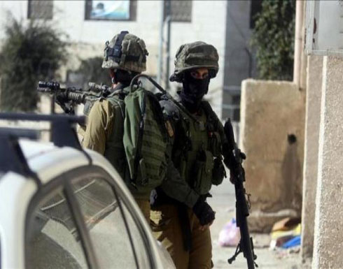 الاحتلال يعتقل المحافظ ومدير المخابرات الفلسطينية في القدس الاحتلال يعتقل المحافظ ومدير المخابرات الفلسطينية في القدس