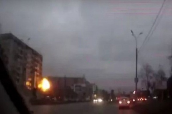 لحظة انهيار واجهة مبنى اثر انفجار غاز منزلي لحظة انهيار واجهة مبنى اثر انفجار غاز منزلي