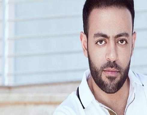 شاهد: تامر عاشور يثير الجدل برد فعله العفوي على إحدى معجباته شاهد: تامر عاشور يثير الجدل برد فعله العفوي على إحدى معجباته