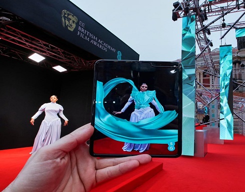 أول ثوب مُعزّز بتكنولوجيا 5G يظهر في حفل البافتا أول ثوب مُعزّز بتكنولوجيا 5G يظهر في حفل البافتا