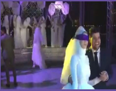 رد فعل عروس ارتدت صديقاتها فساتين زفاف في الفرح (فيديو) رد فعل عروس ارتدت صديقاتها فساتين زفاف في الفرح (فيديو)